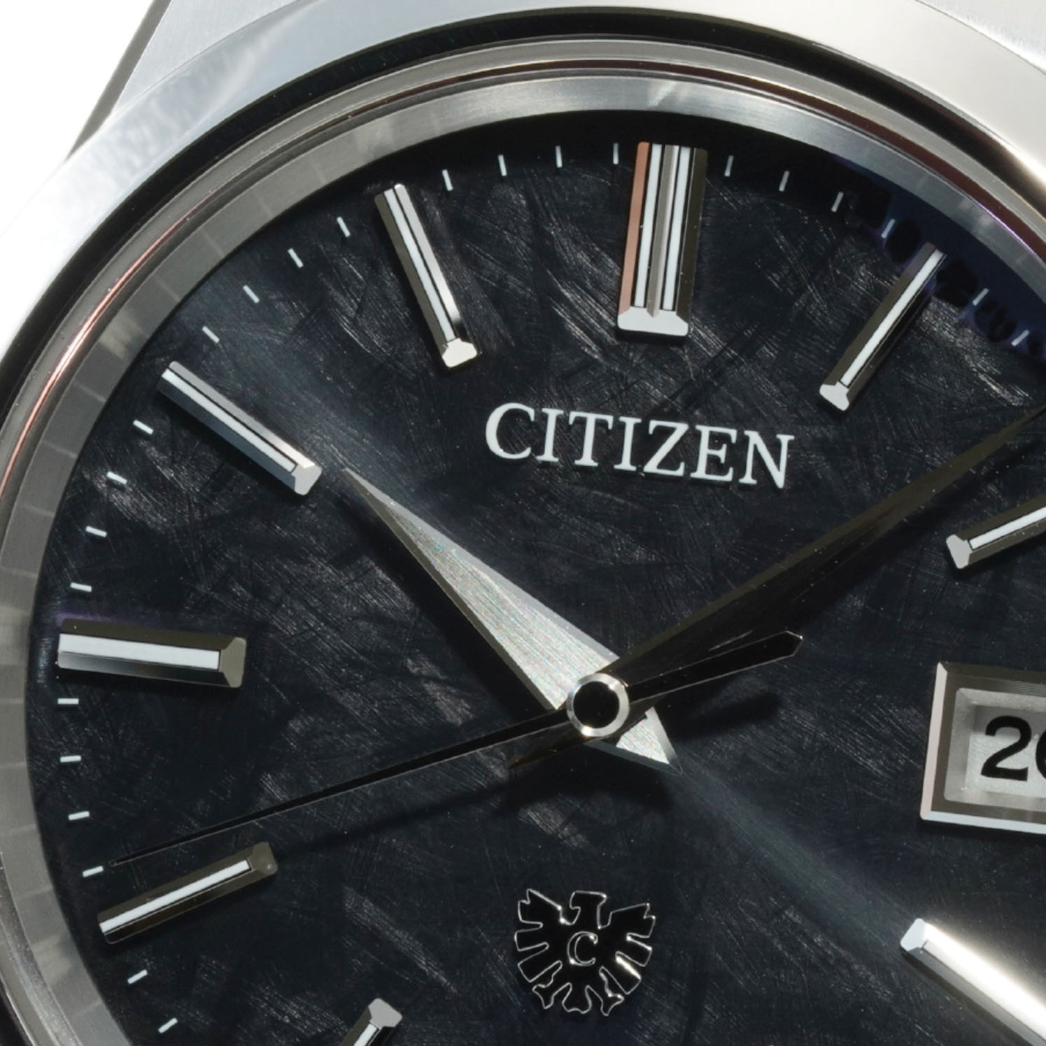 AQ4100-57E ブラックダイヤルのクローズアップ