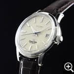 グランドセイコー SBGR061 メカニカル メンズ腕時計の右側からのアングル