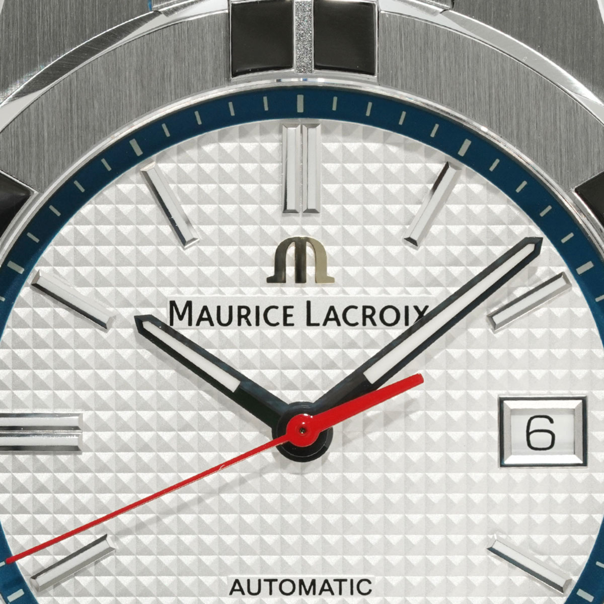 モーリスラクロア アイコン オートマチックAI6007-SS00F-130-A ホワイトダイヤルのクローズアップ