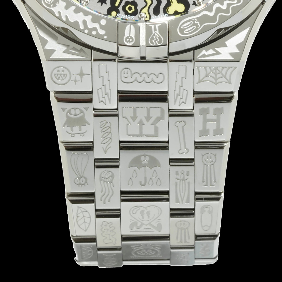 モーリスラクロア アイコン オートマチックAI6008-SS009-090-1 Wottoデザインパターン刻印のステンレススティール ブレスレットのクローズアップ