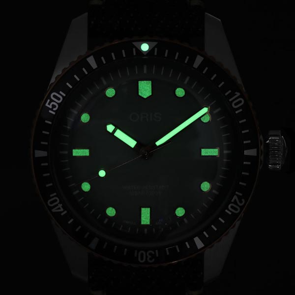 01 733 7707 4337-Set : スーパールミノバの写真